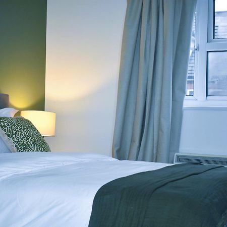 Luxury 2 Bed House With 3 Beds,3 Free Parking Lot In Dartford Near Town Centre, Adjacent Bus Stop, Train Station, Bluewater Mall, 25Mins To London City Airport,20 Miles From Central London Экстерьер фото