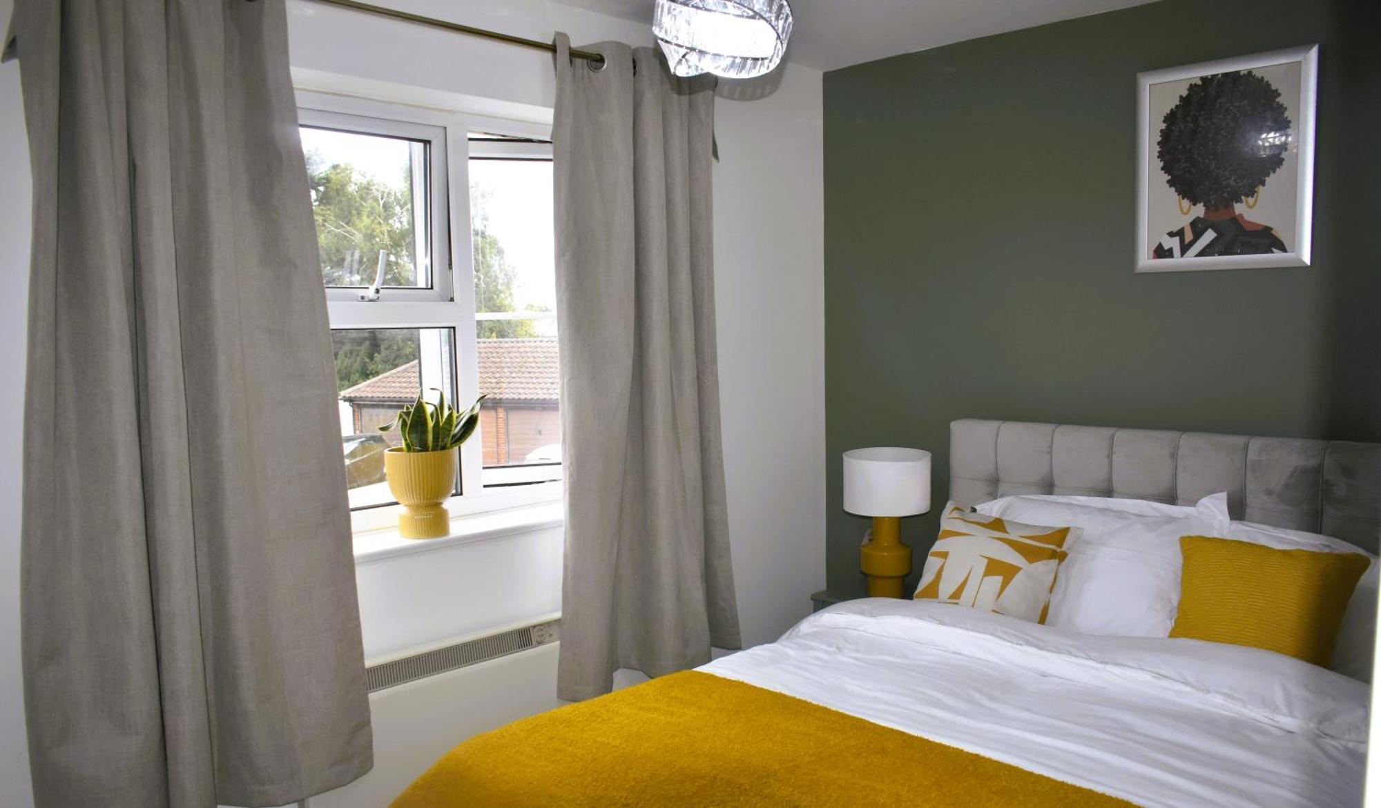 Luxury 2 Bed House With 3 Beds,3 Free Parking Lot In Dartford Near Town Centre, Adjacent Bus Stop, Train Station, Bluewater Mall, 25Mins To London City Airport,20 Miles From Central London Экстерьер фото