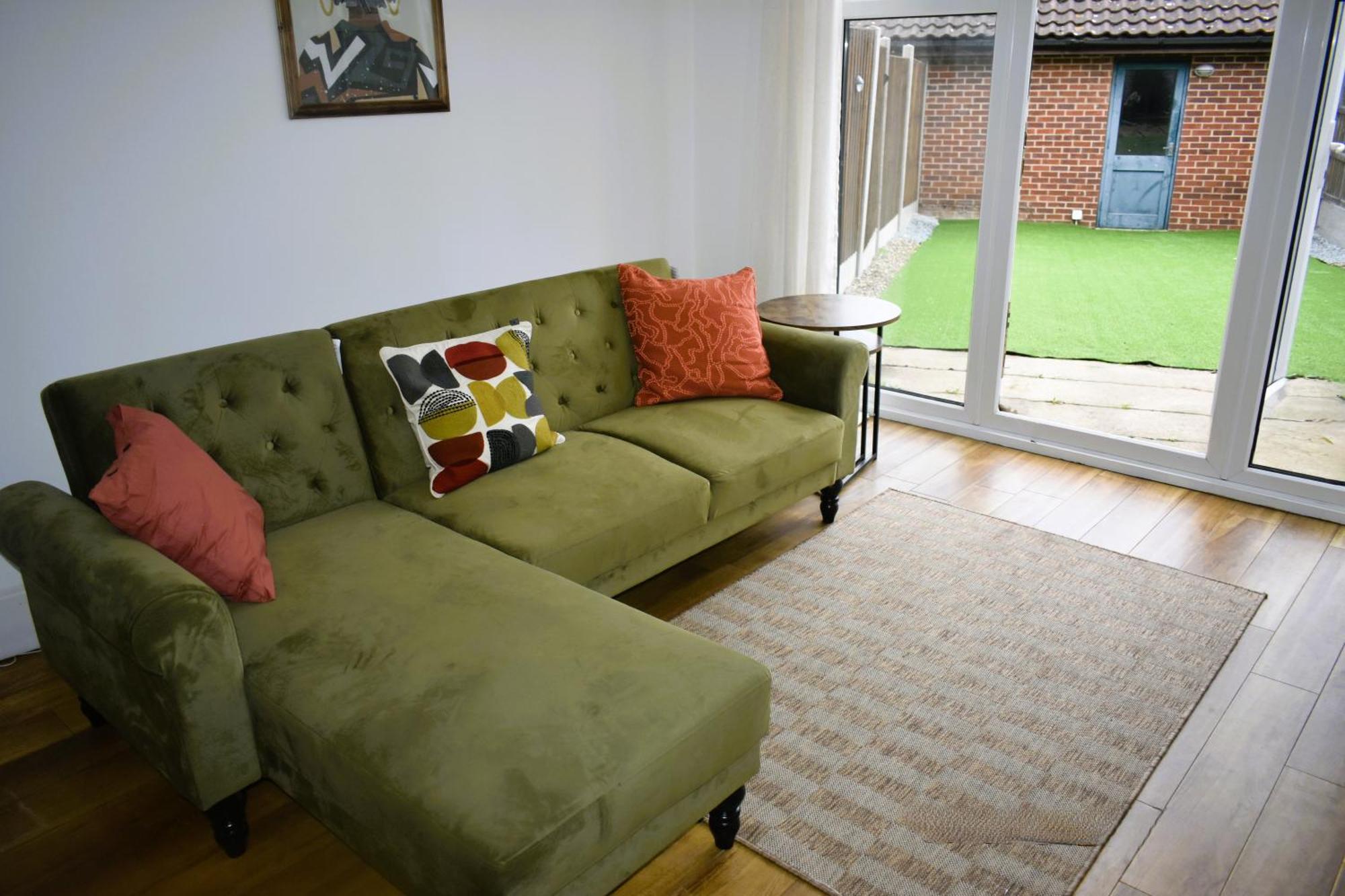 Luxury 2 Bed House With 3 Beds,3 Free Parking Lot In Dartford Near Town Centre, Adjacent Bus Stop, Train Station, Bluewater Mall, 25Mins To London City Airport,20 Miles From Central London Экстерьер фото