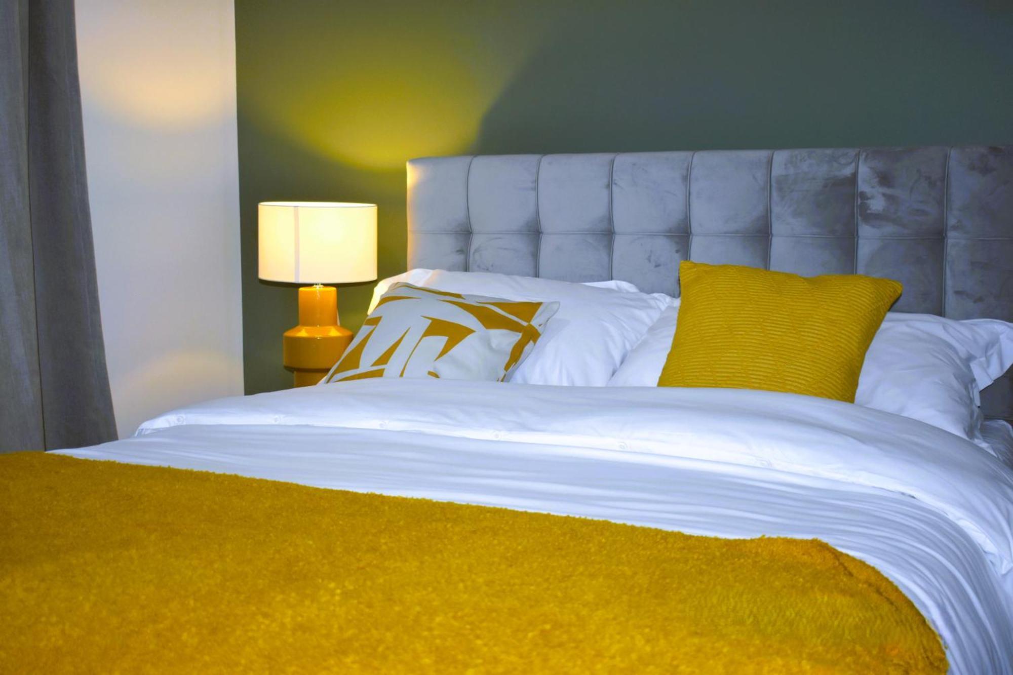 Luxury 2 Bed House With 3 Beds,3 Free Parking Lot In Dartford Near Town Centre, Adjacent Bus Stop, Train Station, Bluewater Mall, 25Mins To London City Airport,20 Miles From Central London Экстерьер фото