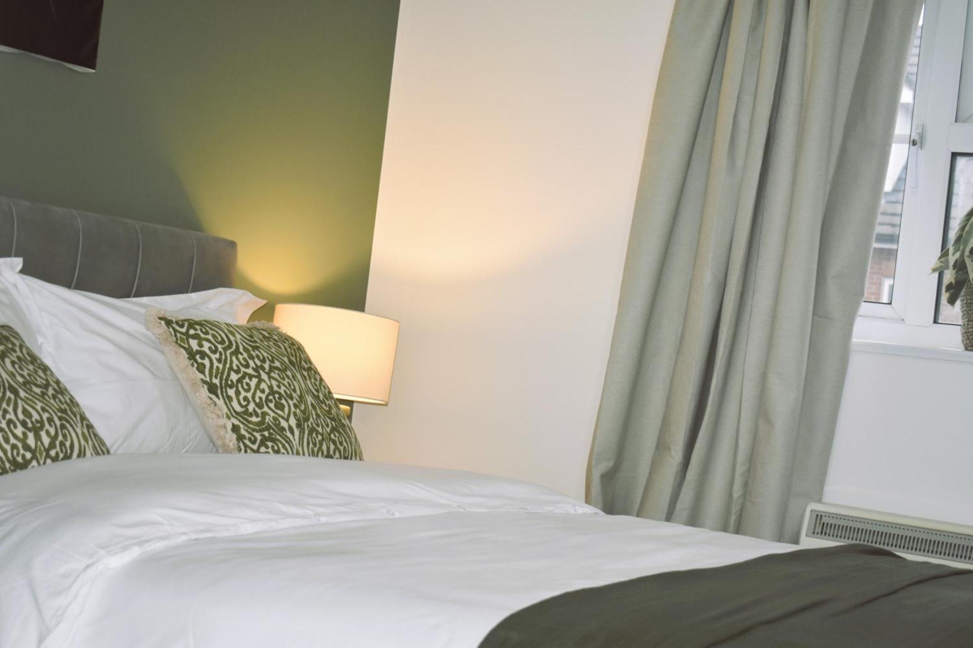 Luxury 2 Bed House With 3 Beds,3 Free Parking Lot In Dartford Near Town Centre, Adjacent Bus Stop, Train Station, Bluewater Mall, 25Mins To London City Airport,20 Miles From Central London Экстерьер фото